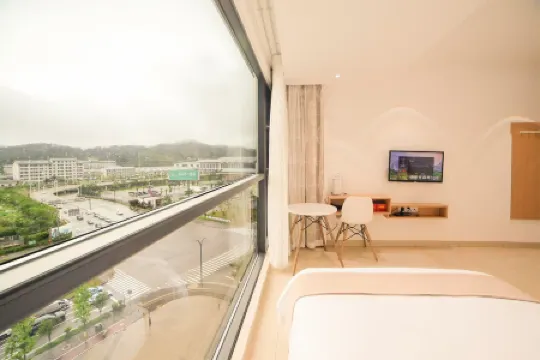 Qitian Yiju Homestay (West Railway Station) Отели рядом со станцией Zhangjiajie West Station