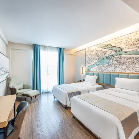 Yichang Lvyue Hotel (AQUA PLAZA& Three Gorges University Shop)