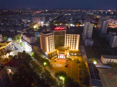 Luoshan Golden Sunshine Star Ji Hotel