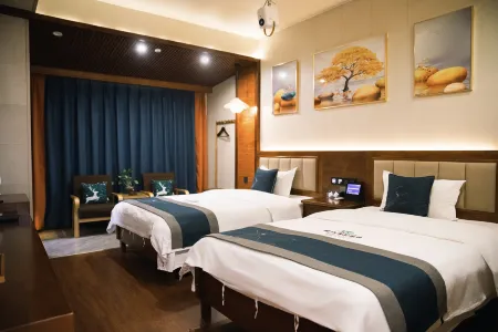 Jinggu Xiaohong Hotel Отели рядом с достопримечательностью «Mengwozongfu Temple»