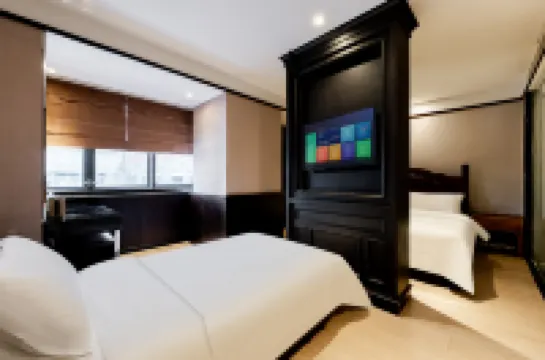 Wawu Hotel (Chengdu Chunxi Road Pedestrian Street)