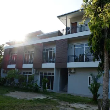 Snooze Inn Phuket - Free Shuttle to Bang Rong Pier