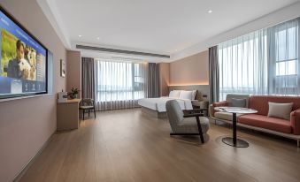 SAINT HOTEL(Chongqing Jiangbei Airport · Baoshu Lake Metro Station)