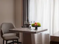 NEO ISLE Hotel (Guilin Liangjiang Sihu Xiangbishan) Hotels near Qixing