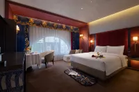 LIZZY • Ritz Hotel on Harbin Central Street