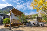 Shiqian Mingshe Art and Culture Hotel (Tangshan Bus Station, Wenquan Avenue) Hotels in Shiqian County