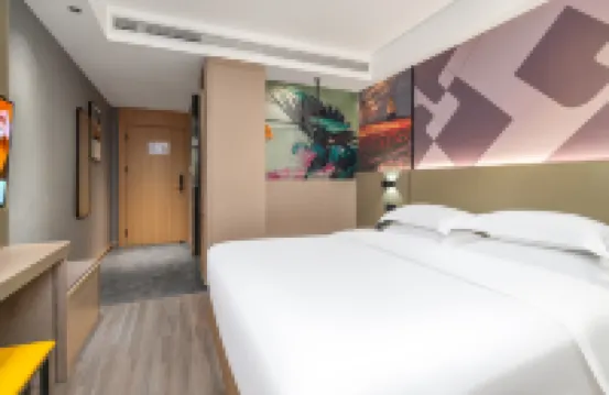 Chonpines Hotel (Yancheng Yueda 889 Commercial Plaza High Speed Railway Station)