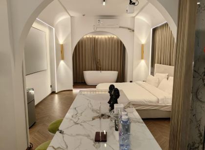 Hualu's Projection Homestay