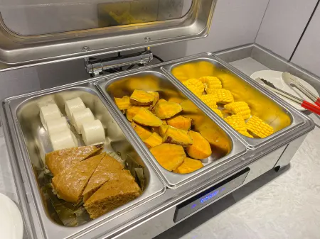 Xinghe Yepo Hotel (Zhangjiagang High-Speed Railway Station)