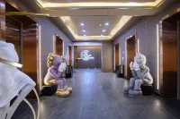 Guanlan Art Theme Sky Hotel (Chinese Baroque)