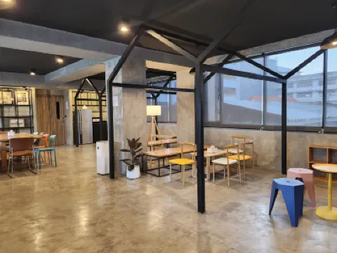 Fellows House Các khách sạn gần The Enrich Sathorn