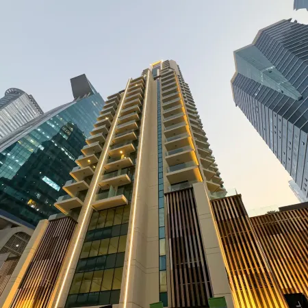 bnbme | Luxurious Canal View Apt w/ Pool & Gym