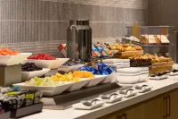 DoubleTree by Hilton Pointe Claire Montreal Airport West - breakfast