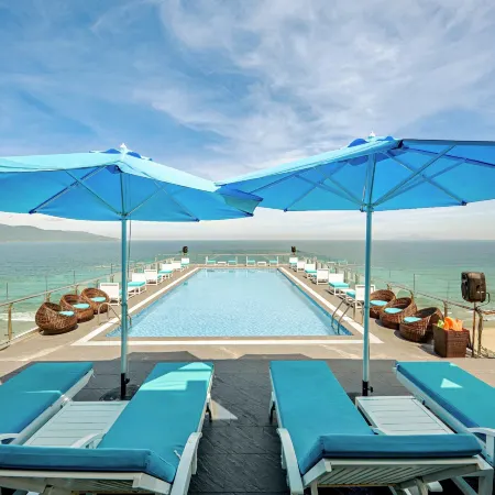 Yarra Ocean Suites Danang
