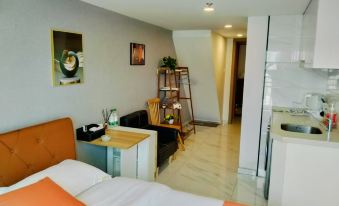 Yuejia Meisu Apartment (Jiankang Port Galaxy COCO Park Yicheng Plaza)