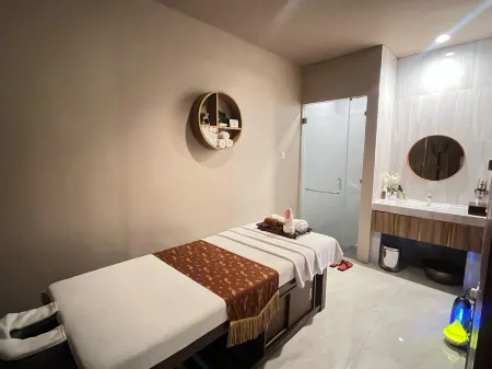 D'Primahotel Airport Jakarta Terminal 3 Wellness Center Отели рядом с достопримечательностью «Soekarno-Hatta Statue»