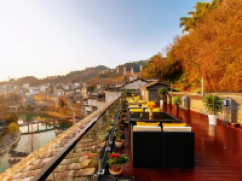 Tianqingshe Riverview Homestay (Phoenix Ancient City Lijiang Branch) โรงแรมในเฟิ่งหวง