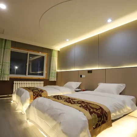 Shitou Business Hotel (Laizhou Bus Station)