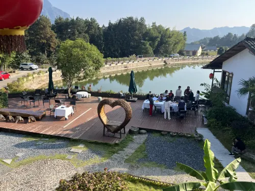 Zhangjiajie Ldyllic Pondside Timber Lodge Public Areas Photos