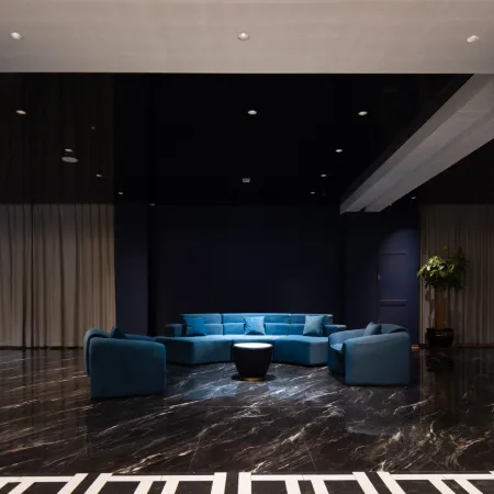 Yijiaolanhai Hotel (Lingshui High-Speed Railway Station Haiyun Plaza)