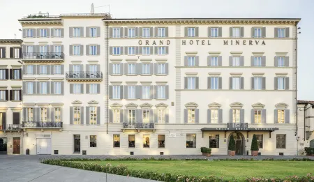 Grand Hotel Minerva Отели рядом с достопримечательностью «San Felice in Piazza»