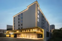 Seasons Hotel (Wuhan University of Technology Yujiatou Campus Branch) 우한 기술대학교-위자터우/여가두 캠퍼스 주변 호텔