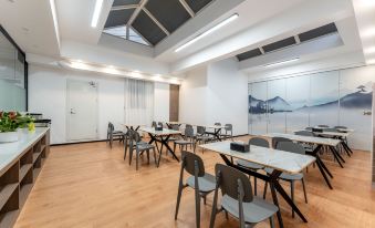 Haiyue Hotel (Yangling High School International Trade Shopping Center)