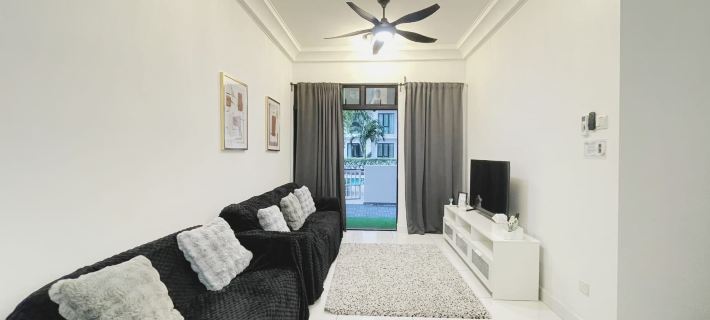 PLATINO SERVICE APARTMENT, 2BR Family Suite, Next to Paradigm mall JB with Big Patio & Pool Access Hotels in Sekudai