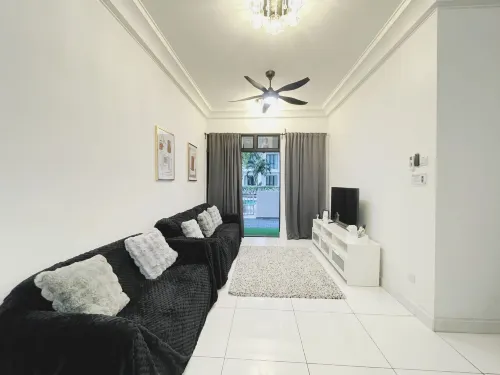 PLATINO SERVICE APARTMENT, 2BR Family Suite, Next to Paradigm mall JB with Big Patio & Pool Access