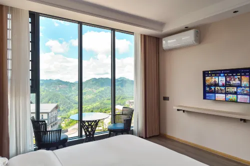 Xiyue Xijiang Hotel (Qianhu Miaozhai West Gate Tourist Service Center)