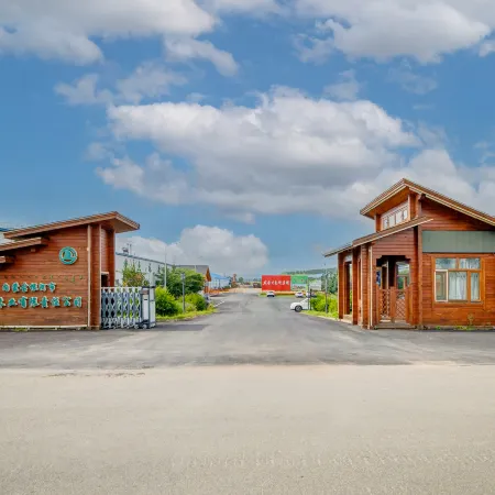 Hulunbuir Genhe Genlin Log Cabin Theme Hotel (Budong River Branch, China's Coldest Pole)