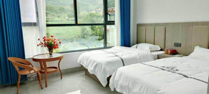 Chenhang Homestay (Wumeng Grassland) 판저우 호텔