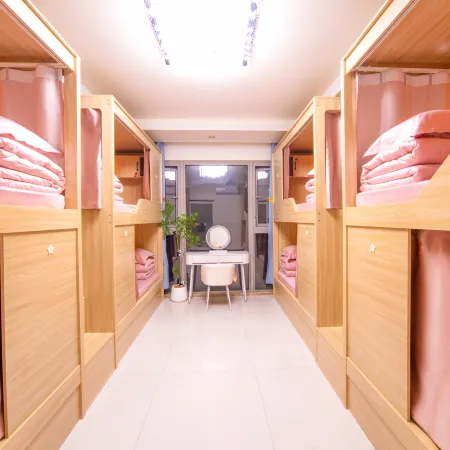 Yami Pure Female Youth B&B (Guanyinqiao Delicious Street)