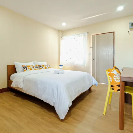 Thong Poon Apartment Chiang Mai Отели рядом с достопримечательностью «Храм Ват-Суан-Док»