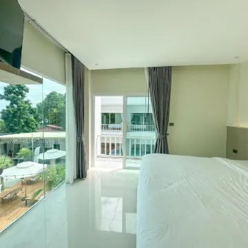 SEAQUEEN The Pool ,Koh Samed