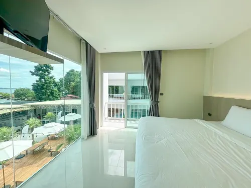 SEAQUEEN The Pool ,Koh Samed