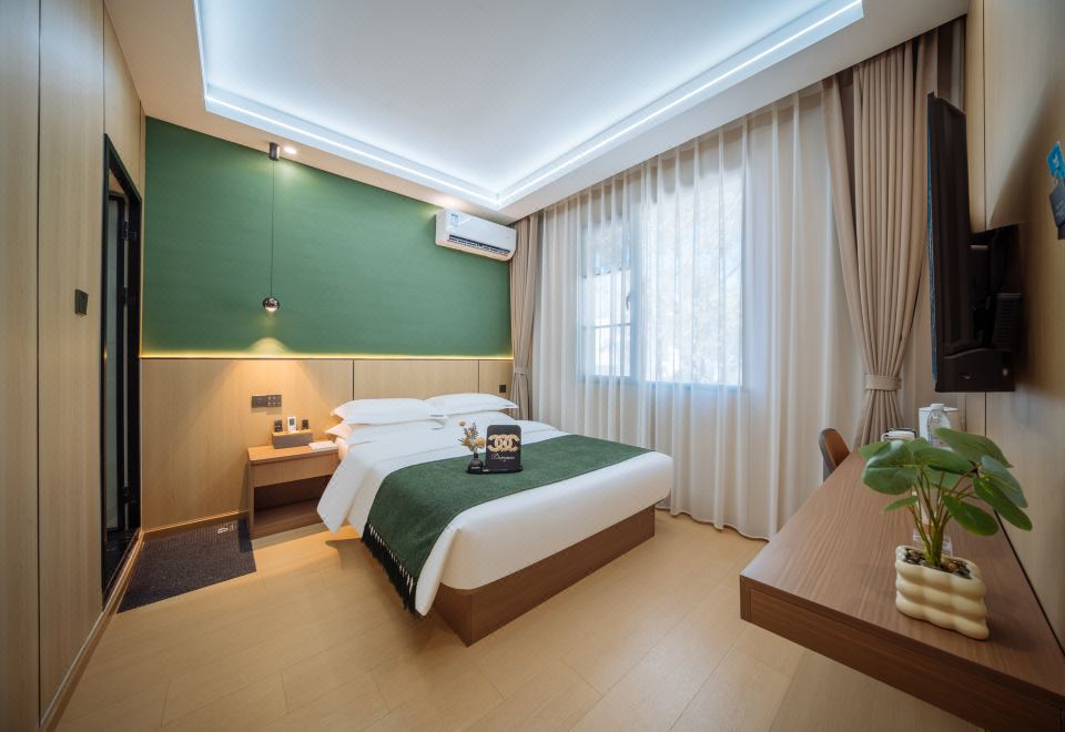 톈강 호텔의 깔끔하고 모던한 객실 내부 이미지