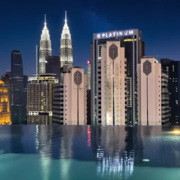 Majestic by Avery at KLCC【Located in the City Center+10 mins to Twin Towers+Rooftop Infinity pool】