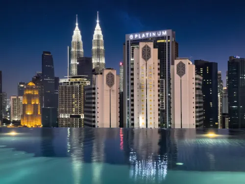 Majestic by Avery at KLCC【Located in the City Center+10 mins to Twin Towers+Rooftop Infinity pool】