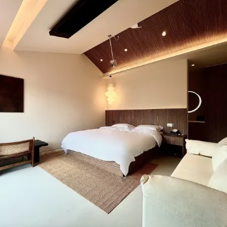 Cloud-hidden Mountain Abode