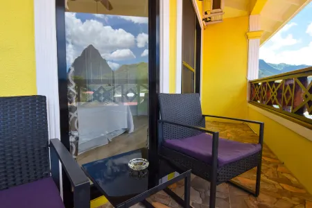 Sea Piton View Apartment- Location, Convenience, Modern Living Отели рядом с достопримечательностью «Анс Частанет Бич»