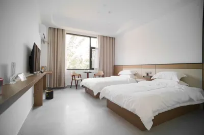 雲騰商務酒店 Hotels near Yunnan Black Hot Spring RV Camping Base