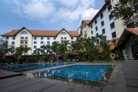 Hotel Santika Cirebon - Pools