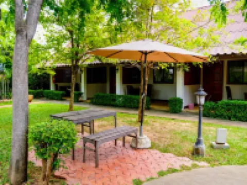 The Nine Bed & Restaurant Hotels near Pakprak Rd