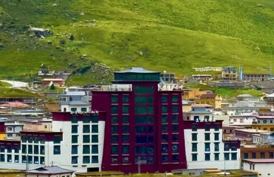 德格竹慶王府大酒店