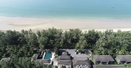Grand Southsea Khaolak Beach Resort Отели рядом с достопримечательностью «Pak Weep Beach»