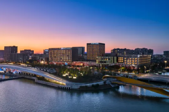 Hyatt Regency Shanghai Lingang Отели рядом с достопримечательностью «Underground Plaza»