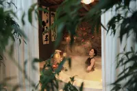Lin Jian · Lin Jane Forest Secret Private Hot Spring Treehouse - Pemandian Air Panas
