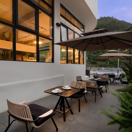 Qingqiu Intangible Cultural Heritage Art Gallery & Collection Hotel
