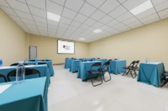 Yining Development Zone Licheng Ruixuan Hotel (Yining Airport)